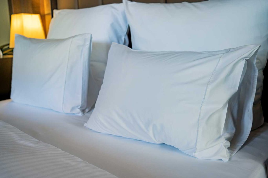 ทำไมโรงแรมต้องมีหมอน 4 ใบ? - P-Park Hotel โรงแรมมุสลิมย่านบางพลัด - จรัญสนิทวงศ์